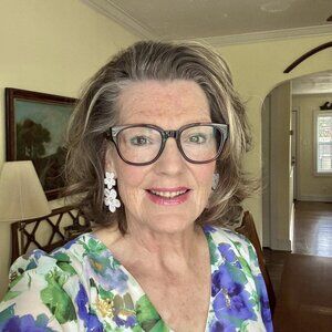 Meet your Posher, Julia